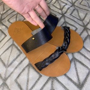 Roxy sandals
